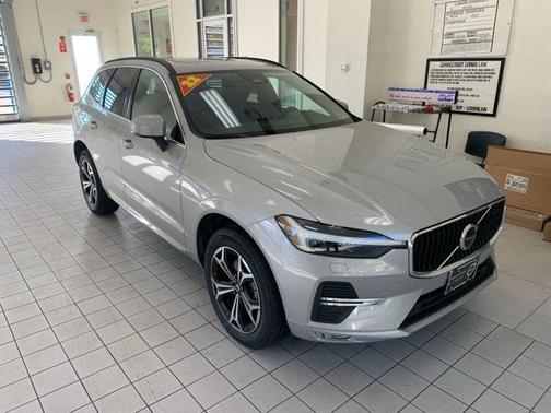 2022 Volvo XC60 B5 Momentum