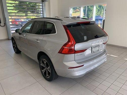 2022 Volvo XC60 B5 Momentum