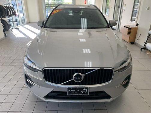 2022 Volvo XC60 B5 Momentum
