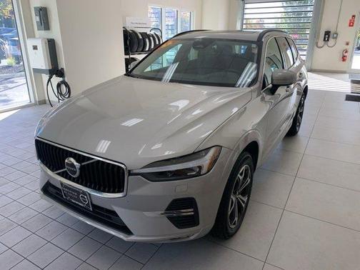 2022 Volvo XC60 B5 Momentum