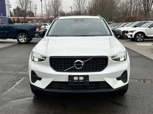 2026 Volvo XC40 B5 Core