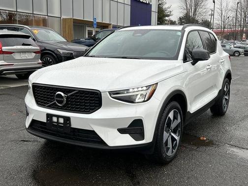 2026 Volvo XC40 B5 Core