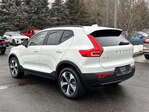 2026 Volvo XC40 B5 Core