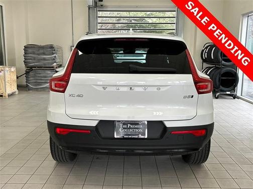 2024 Volvo XC40 B5 Core