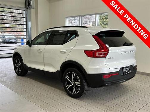 2024 Volvo XC40 B5 Core