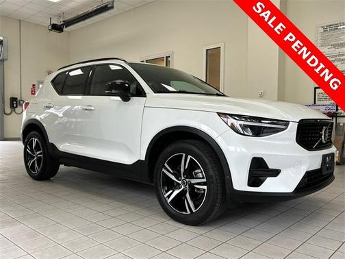 2024 Volvo XC40 B5 Core