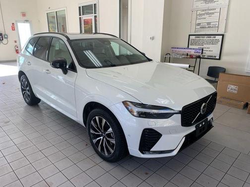 2023 Volvo XC60 B5 Plus Dark Theme