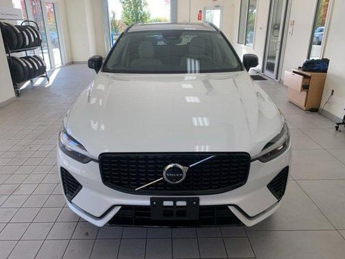 2023 Volvo XC60 B5 Plus Dark Theme