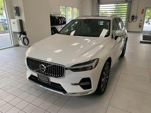 2023 Volvo XC60 B5 Plus Bright Theme