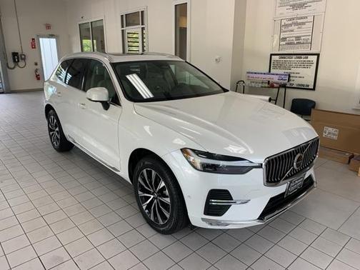 2023 Volvo XC60 B5 Plus Bright Theme