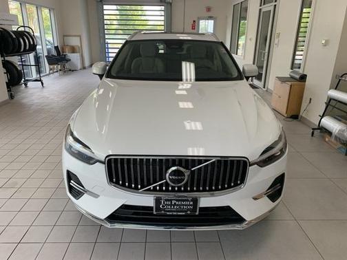 2023 Volvo XC60 B5 Plus Bright Theme