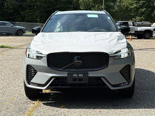2026 Volvo XC60 B5 Ultra Black Edition