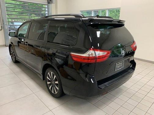 2019 Toyota Sienna XLE