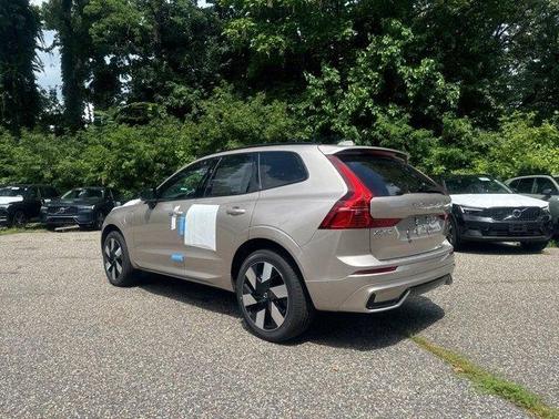 2025 Volvo XC60 Plug-In Hybrid T8 Plus