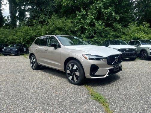 2025 Volvo XC60 Plug-In Hybrid T8 Plus