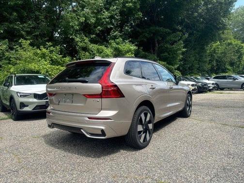2025 Volvo XC60 Plug-In Hybrid T8 Plus