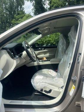 2025 Volvo XC60 Plug-In Hybrid T8 Plus
