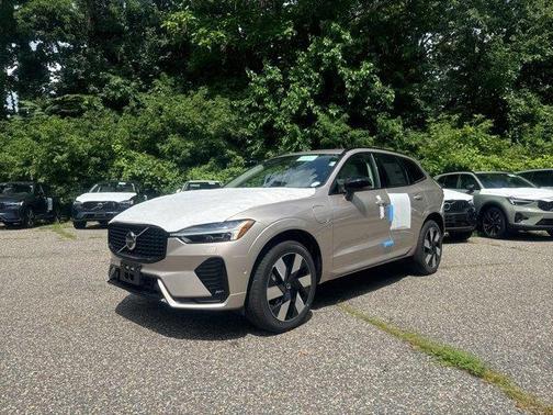 2025 Volvo XC60 Plug-In Hybrid T8 Plus