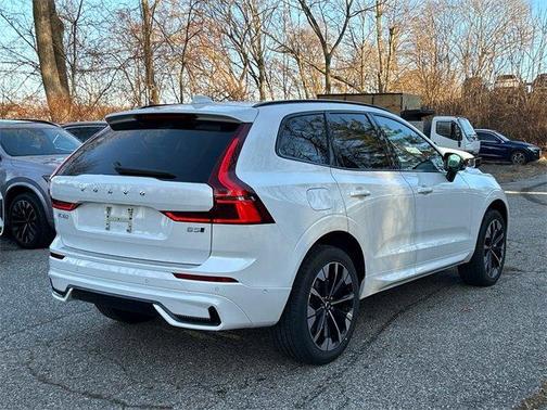 2026 Volvo XC60 B5 Plus