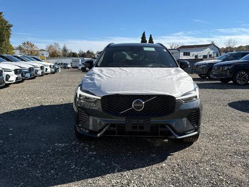 Forest Green 2027 Volvo XC60 B5 PLUS
