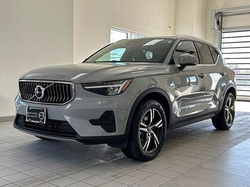 2025 Volvo XC40 Core