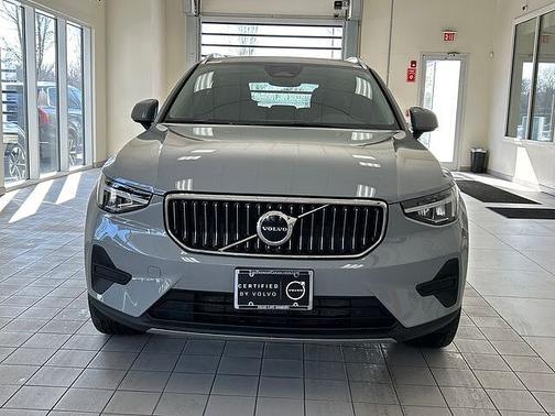 2025 Volvo XC40 Core