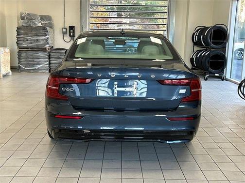 2023 Volvo S60 Recharge Plug-In Hybrid T8 Plus Dark Theme