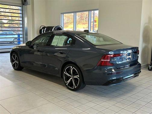 2023 Volvo S60 Recharge Plug-In Hybrid T8 Plus Dark Theme