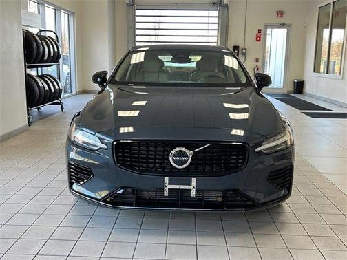 2023 Volvo S60 Recharge Plug-In Hybrid T8 Plus Dark Theme