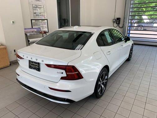 2024 Volvo S60 B5 Core Dark Theme