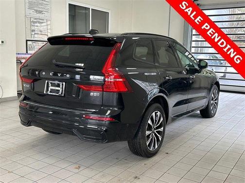 2023 Volvo XC60 B5 Plus Dark Theme