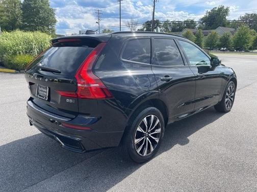 2023 Volvo XC60 B5 Plus Dark Theme
