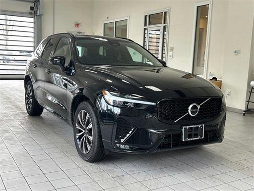 2023 Volvo XC60 B5 Plus Dark Theme