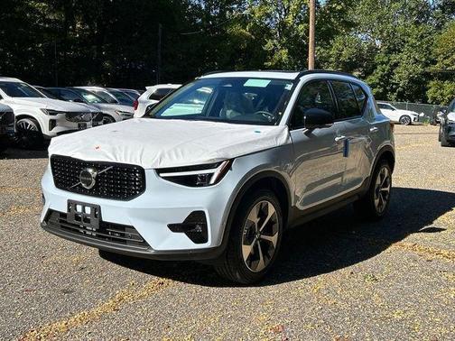 2026 Volvo XC40 B5 Plus