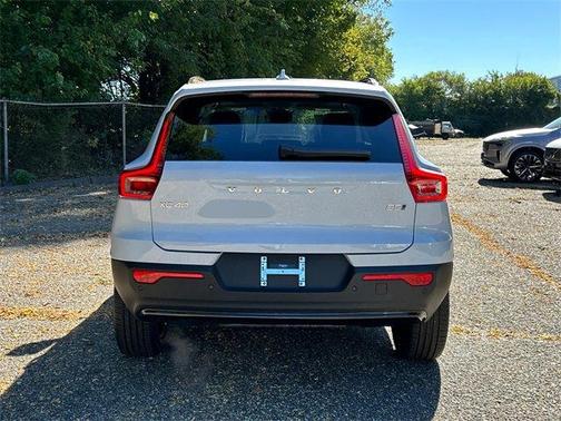 2026 Volvo XC40 B5 Plus