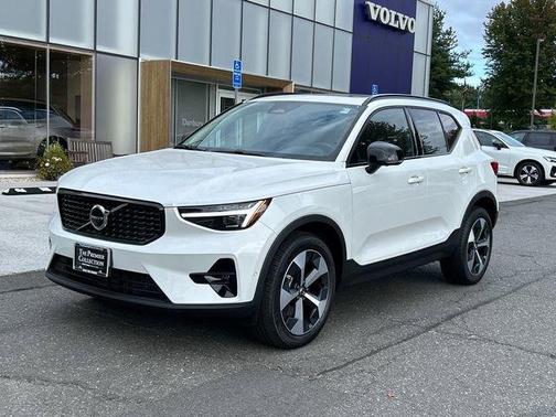 2026 Volvo XC40 B5 Plus