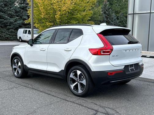 2026 Volvo XC40 B5 Plus