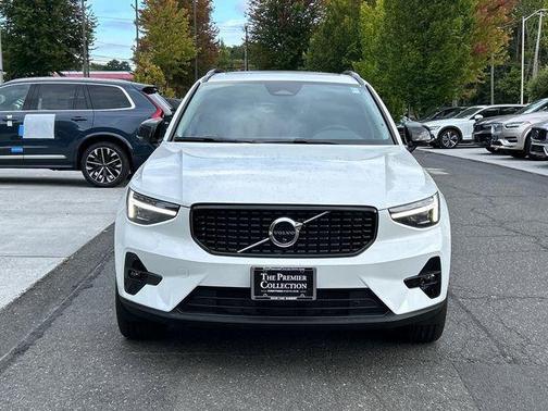 2026 Volvo XC40 B5 Plus