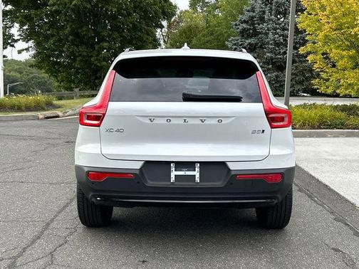 2026 Volvo XC40 B5 Plus