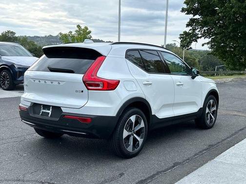 2026 Volvo XC40 B5 Plus