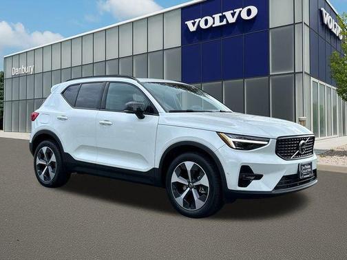 2026 Volvo XC40 B5 Plus