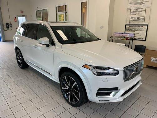 2023 Volvo XC90 B5 Plus