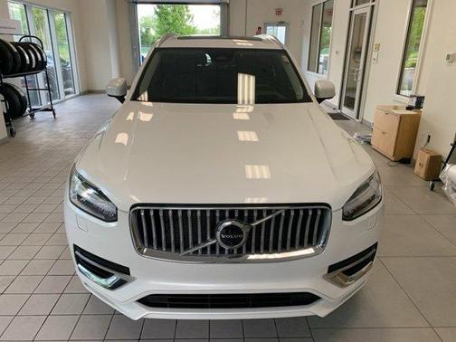 2023 Volvo XC90 B5 Plus