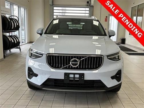 2024 Volvo XC40 B5 Plus Bright Theme