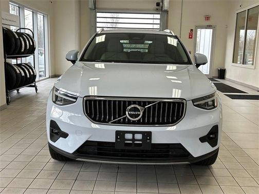 2024 Volvo XC40 B5 Plus Bright Theme