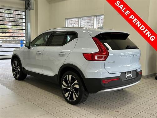 2024 Volvo XC40 B5 Plus Bright Theme