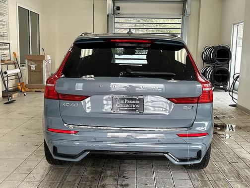 2023 Volvo XC60 B6 Ultimate Dark Theme