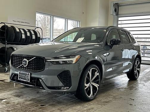 2023 Volvo XC60 B6 Ultimate Dark Theme