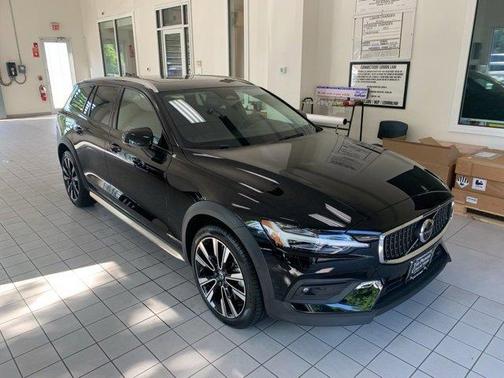 2023 Volvo V60 Cross Country B5 Ultimate