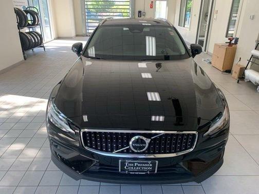 2023 Volvo V60 Cross Country B5 Ultimate